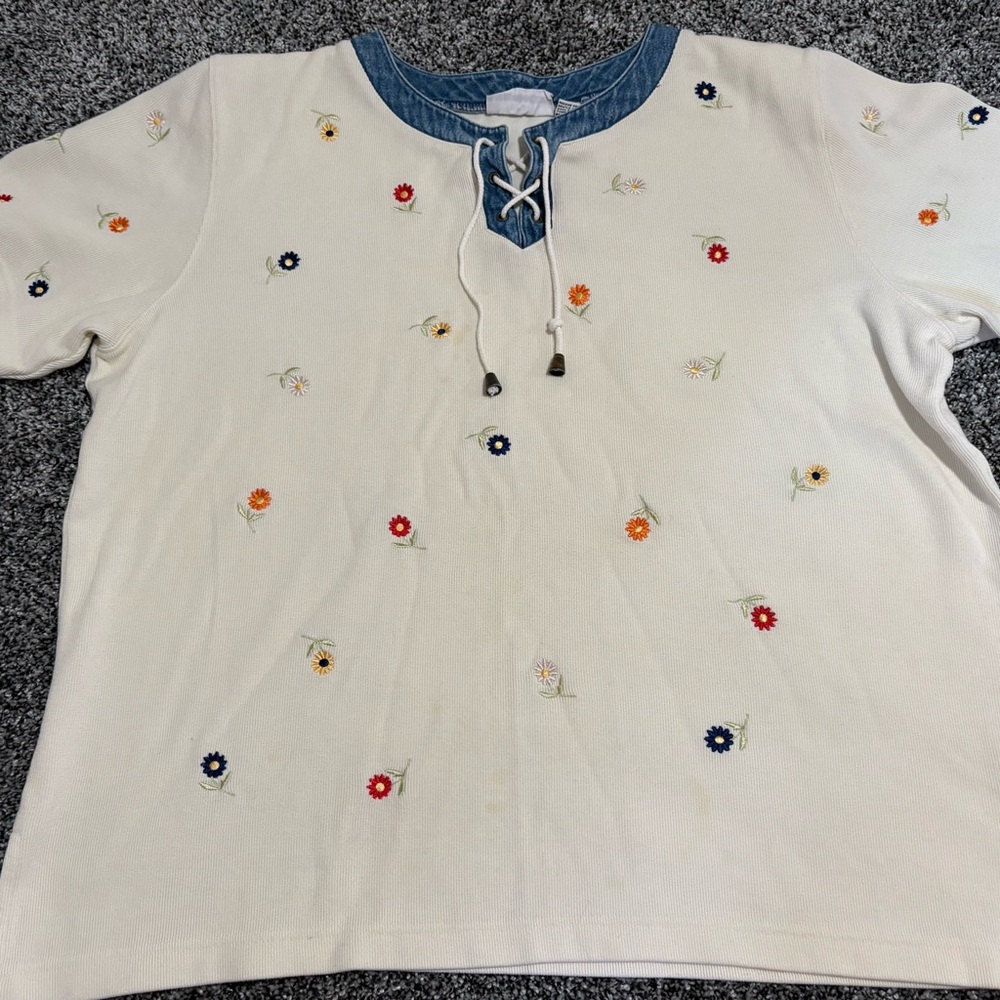 Alfred Dunner woman’s Embroidered flowered Shirt with Blue Collar size large